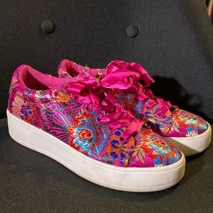 Steve Madden Silky Sneakers size 7.5